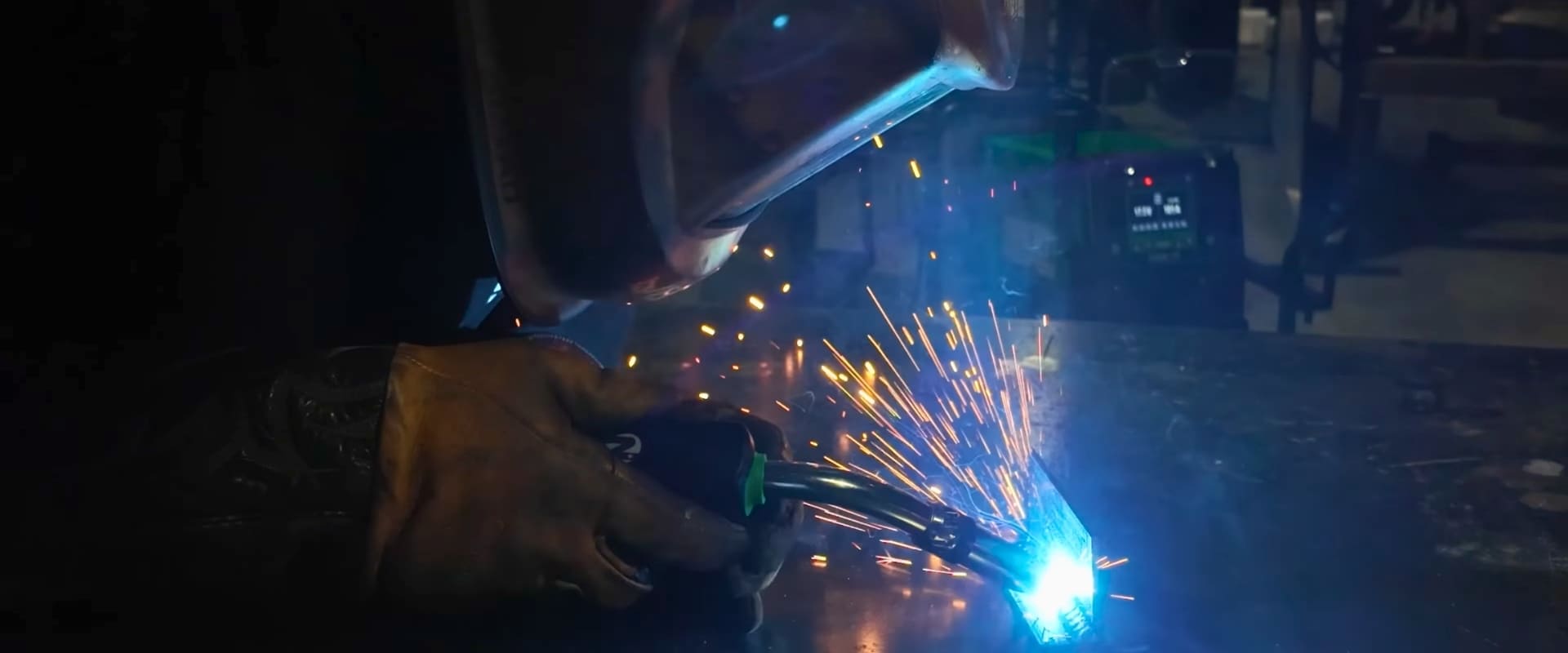 Welding helmet essentials: working in workshop with the best hood for better quality job
